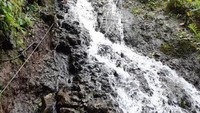 Melewati air terjun