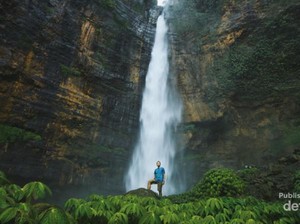 Air Terjun yang Segar di Lumajang