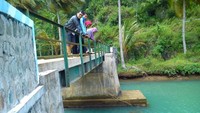 Jembatan di bagian hilir sungai
