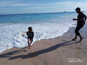 Ajaib! Pantai di Lembata Ini Bisa Berubah-ubah