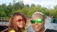 AlFred mentasan, pelaku wisata Teluk mayalibit