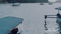 Kapal yang siap membawa wisatawan mengelilingi laguna