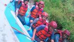 Akhir Pekan, Coba Asyiknya Dayung Perahu di Pangalengan