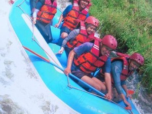Akhir Pekan, Coba Asyiknya Dayung Perahu di Pangalengan