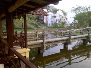 Akhir Pekan di Kolam Air Panas Tirta Sanita, Ciseeng