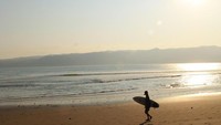 Wisatawan Mancanegara Yang Akan Surfing
