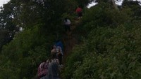 salah satu medan trek menuju puncak Gunung Lembu