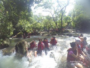 Akhir Pekan Ini, Yuk Body Rafting di Sungai Citumang