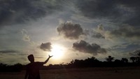 bersentuhan hangat dengan sunrise