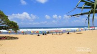 Pantai yang masih bersih dan putih