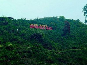 Akhir Pekan Santai di Pemandian Air Panas Guci, Tegal
