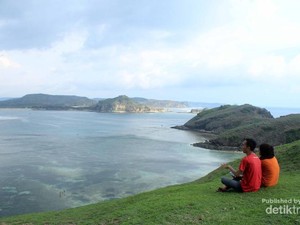 Akhir Pekan, Santai Dulu di Pantai Tanjung Aan