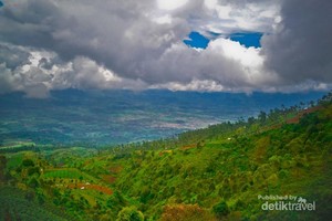 Akhir Pekan Seru, Mendaki Gunung Cikuray di Garut