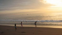 Pagi hari di pantai Batu Karas