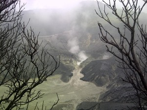 Akhir Pekan yang Sejuk di Tangkuban Perahu