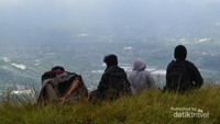 Menatap patahan lembang di kala pagi