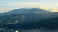 Bentukan Gunung Tangkubanparahu di lihat dari jarak dekat
