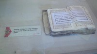 Al quran yang terkena lumpur tsunami