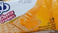 Masih di 7 Eleven, ada snack  yang berlogo halal MUI