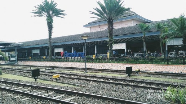 Stasiun Bandung yang bersih dan tertata dengan rapi