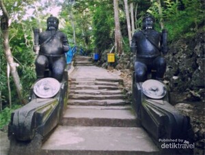 Alunan Merdu Gua Gong di Pacitan