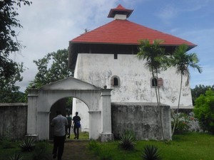 Ambon, Alam dan Lautnya Sungguh Manise!