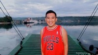 Narsis di kapal Ferry di pantai Galala Ambon