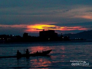 Ambon Manise, Liburan Natal di Pantai Biru
