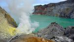 Aneh Bin Ajaib, Ada Api Berwarna Biru di Kawah Ijen