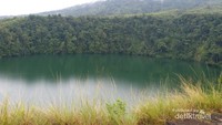Danau Tolire, danau hijau dengan mitosnya