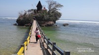 Pantai Balekambang
