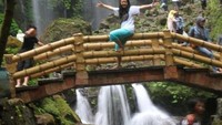 Sejuk dan beningnya Air Terjun Jumok
