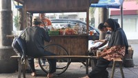 Warung Angkringan di depan RS PKU Muhammadiyah, Yogyakarta