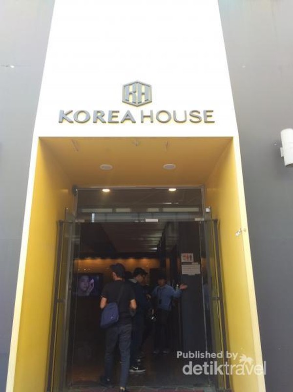 Korea House adalah rumah untuk mengenalkan budaya Korea melaui makanan dan pakaian