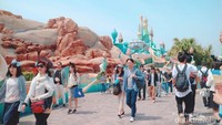 Wahana Little Mermaid yang diceritakan sebagai istana bawah laut.