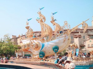 Apa Bedanya Disneysea dengan Disneyland?