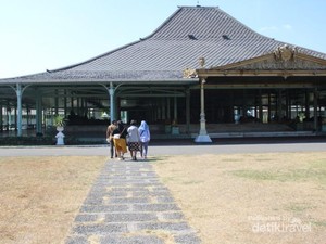 Apa Sebenarnya Isi Pura Mangkunegaran Solo?