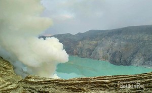 Api Biru Ijen yang Selalu Memukau