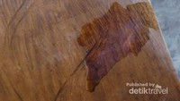 Api yang menyala menandakan kerasnya arak ini