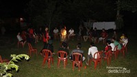 Api unggun dan acara barbecue