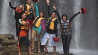 Berfoto bersama