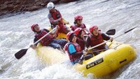Ekspresi saat menghadapi jeram yang curam dengan arus yang deras