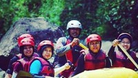 Arung Jeram di Sungai Citarik Sukabumi bersama Arus Liar