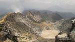 Asyiknya Akhir Pekan di Puncak Gunung Sibayak
