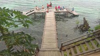 Jalur menuju danau ini sangat mudah, karena sudah ada jembatan penghubungnya.