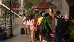 Asyiknya Jajan Es Krim Potong Singapura