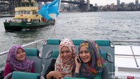 Asyiknya naik feri di Sydney