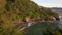 Pantai Lampon