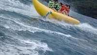 Banan boat di Pantai Pangandaran (Novi Nurwantini/dtraveler)