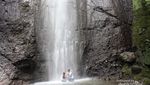 Asyiknya Main Air di Curug Nangka, Bogor